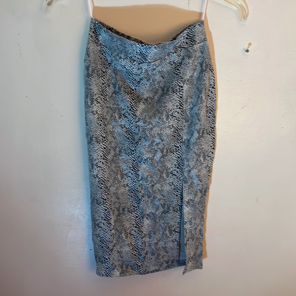 Privey woman’s snake pattern skirt size small